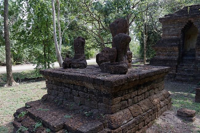 Wat Mondop-003